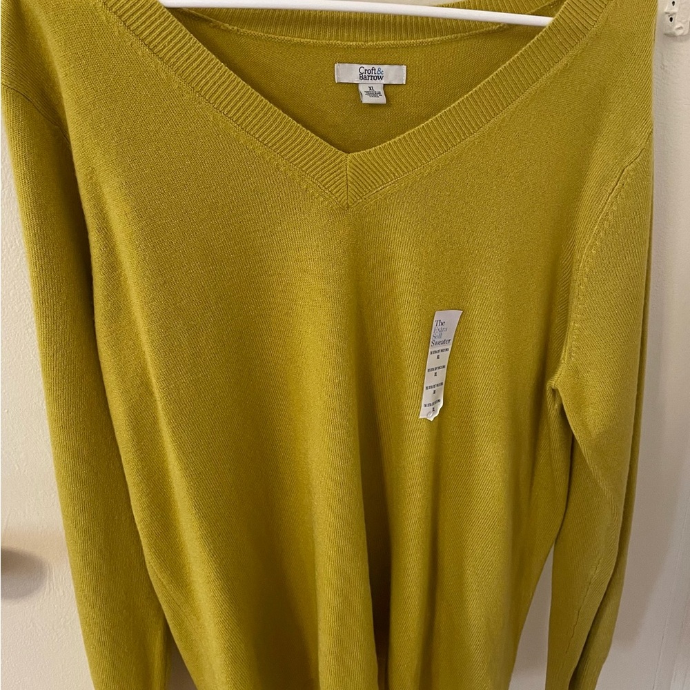 Croft & Barrow Women's Mustard V-Neck Sweater - Size XL
